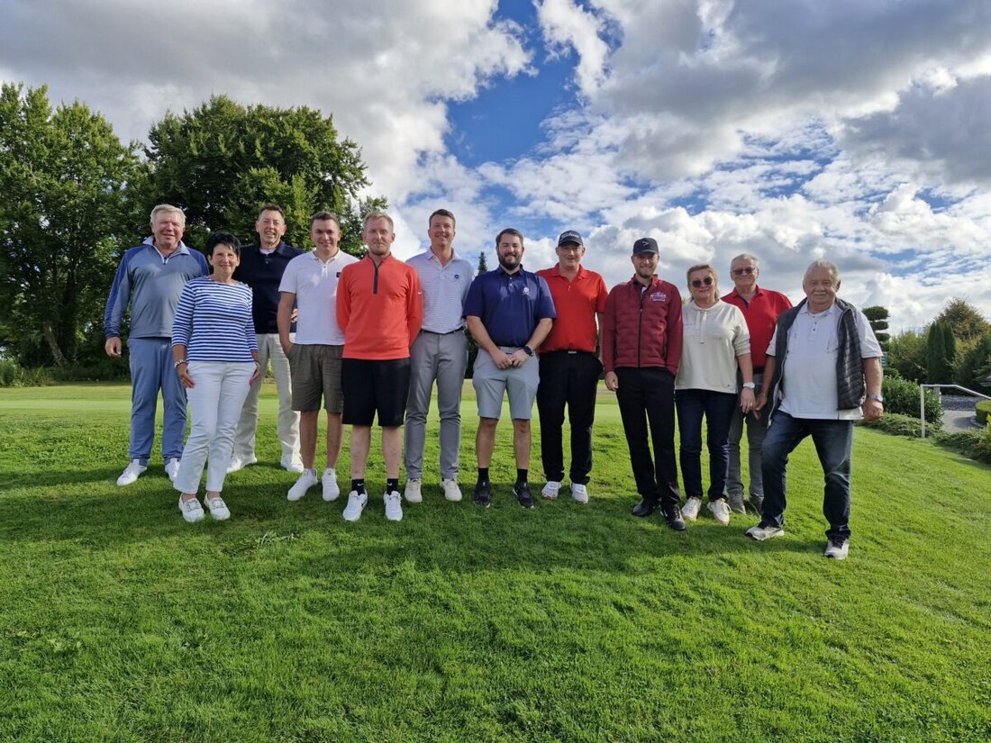 Schmidmühlen. Beim Premium Cup im Golf- und Landclub nahmen 68 Golfer in Paarungen teil, und das Event zog mit sonnigem Wetter Amateure sowie erfahrene Spieler an. Erste Plätze gab es in der Bruttowertung und in zwei Nettoklassen, wobei die Sieger punktgleich waren.