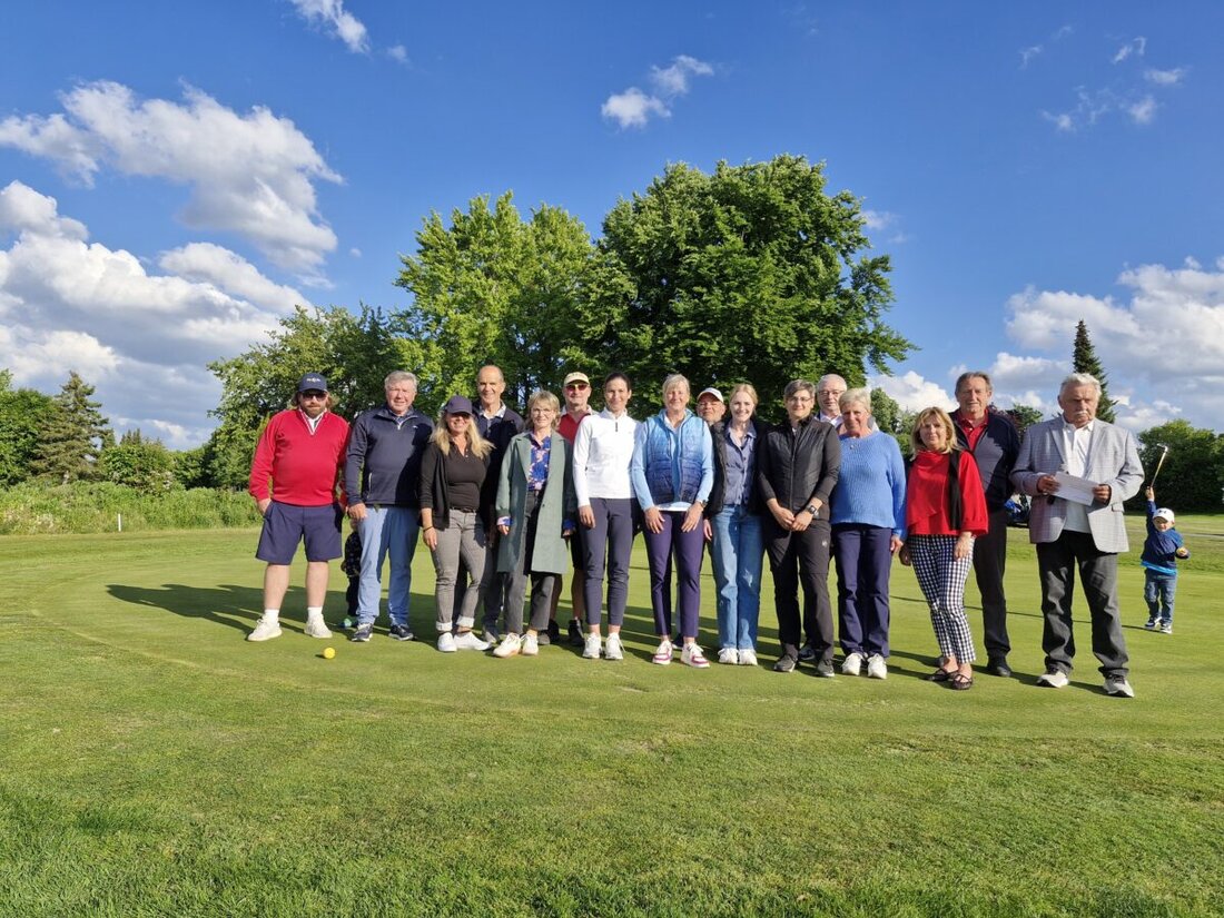 Schmidmühlen. Der dritte B+B Schleinkofer Cup fand am 18. Mai mit 78 Teilnehmern statt, die bei sonnigem Wetter beachtliche Ergebnisse erzielten. Highlights waren die Verlosung eines BMW Cabrio Gutscheins und die Auszeichnung der Gewinner in verschiedenen Klassen.