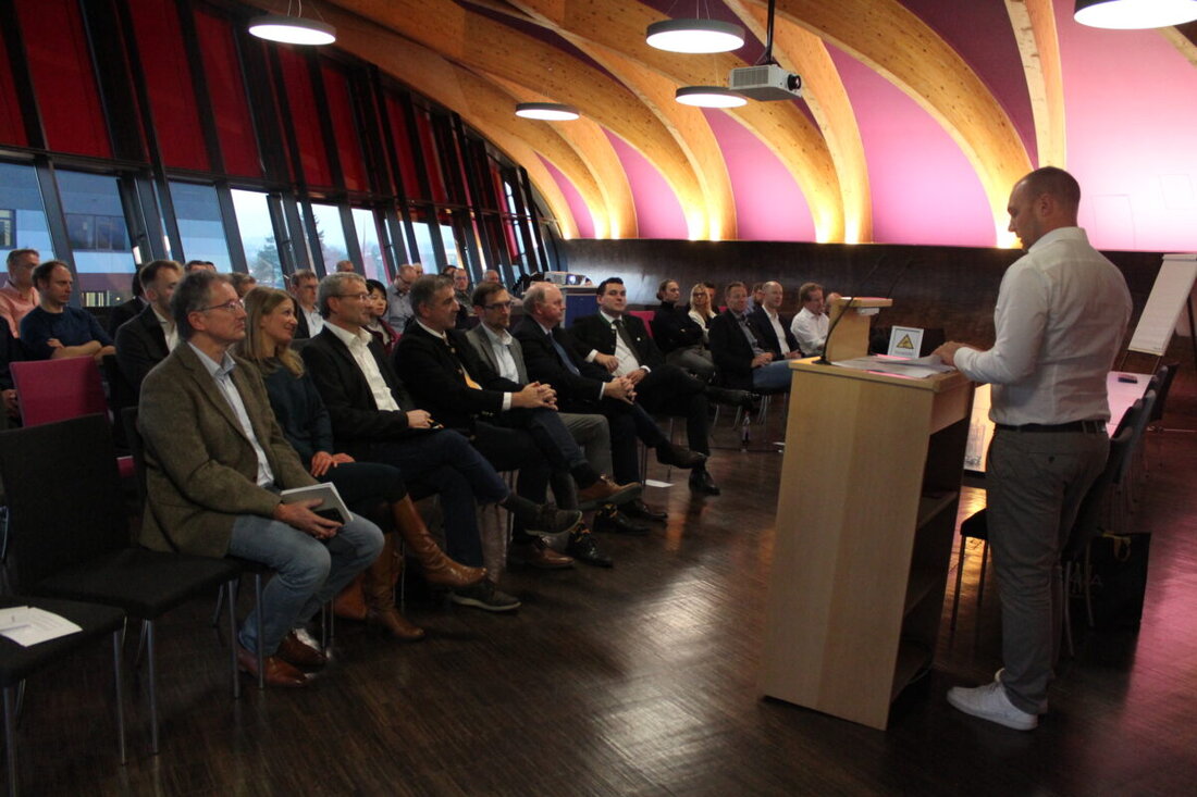 Schwandorf. Erfolgreiche Infoveranstaltung des Technologie Campus zeigt Kooperationsmöglichkeiten für regionale Unternehmen auf. Über 50 Gäste diskutierten über Innovationskraft und Nachhaltigkeit.