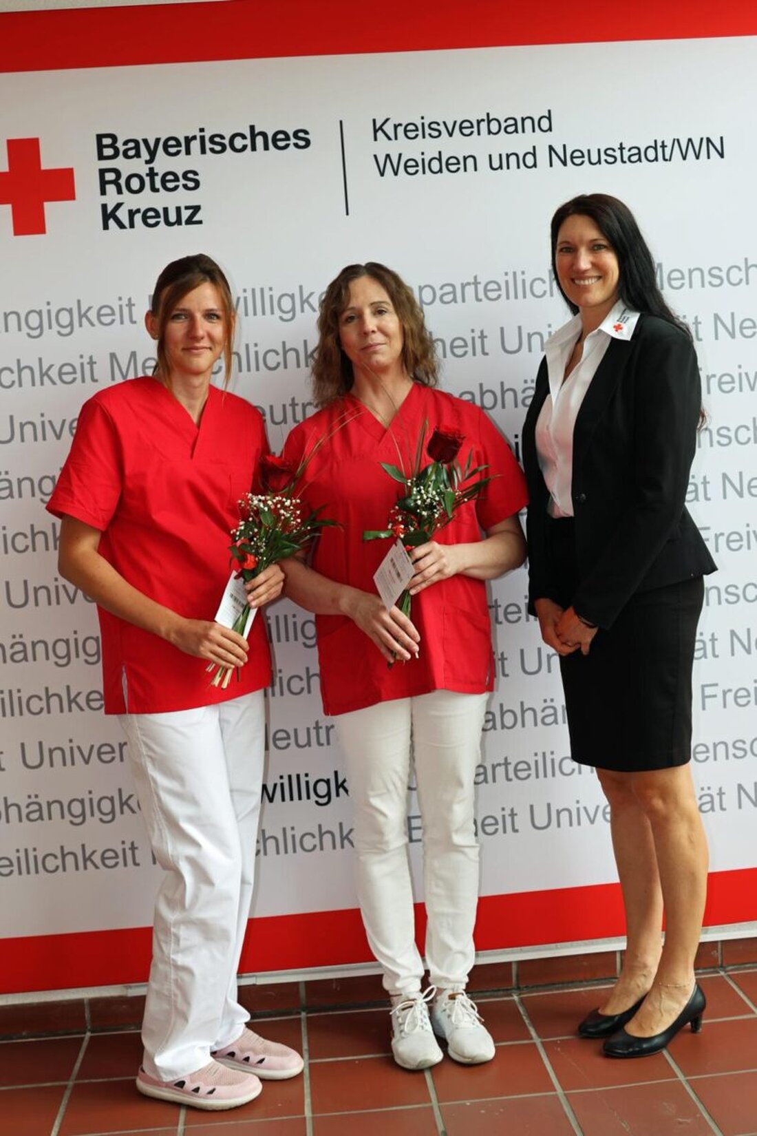 Weiden. Tanja Neuendorf und Nicole Krucker haben ihre Weiterbildung zur Praxisanleiterin im Bereich der generalistischen Pflegeausbildung erfolgreich abgeschlossen. 