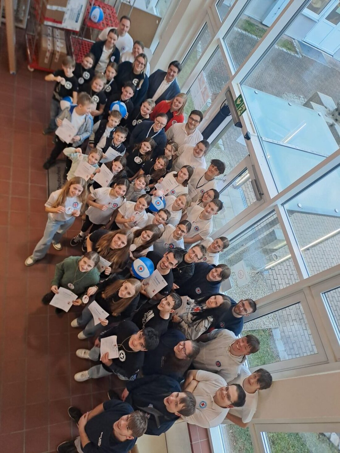 Weiden und Neustadt. Beim Kreiswettbewerb der Wasserwacht zeigten Teilnehmer aus Pressath und Weiherhammer ihre Fähigkeiten; alle Gruppen qualifizierten sich für den Bezirkswettbewerb in Kümmersbruck.