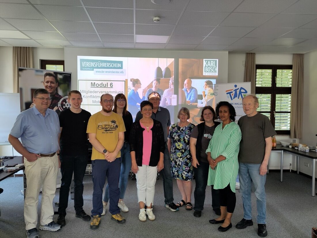 Tirschenreuth. 16 Teilnehmende haben den Vereinsführerschein für aktive und potentielle Vorstände erfolgreich absolviert. Die Fortbildung wurde vom Netzwerk Inklusion und der Freiwilligenagentur Landkreis Tirschenreuth angeboten, um Ehrenämter zu stärken.