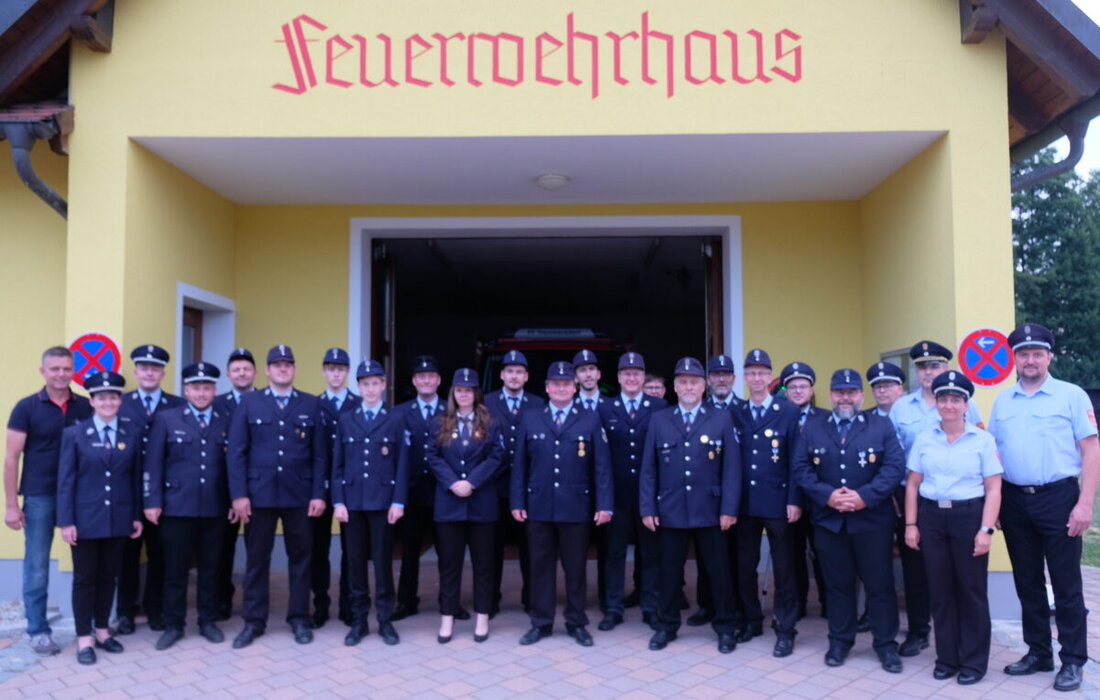 Tremmersdorf. Nach kräftezehrenden Großbränden in Eschenbach und Unterbibrach beweist die Freiwillige Feuerwehr ihre Schlagkraft. Zwei Gruppen bestehen bei Hitze die Leistungsprüfung unter den Augen der Kreisbrandinspektion.