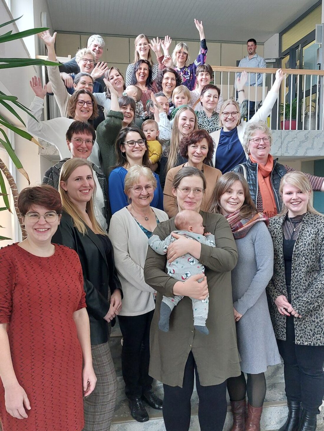 Tirschenreuth. Die Fachschule für Ernährung und Haushaltsführung verabschiedete 16 Absolventinnen, die im Januar und Februar 2025 ihre Abschlussprüfung als Hauswirtschafterinnen ablegen.