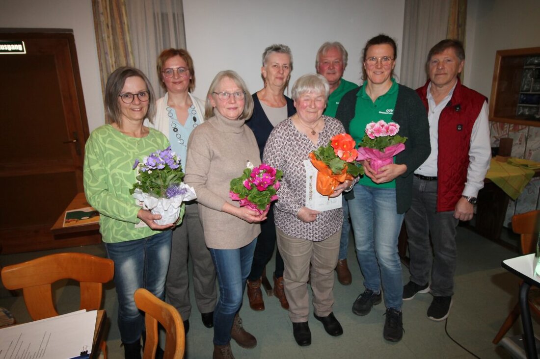 Neustadt. Ehrengäste lobten die vielfältige Arbeit des Obst- und Gartenbauvereins Neustadt am Kulm für die Gemeinschaft und Umwelt. Der Verein blickte auf ein aktives Jahr zurück und plant weitere Veranstaltungen.