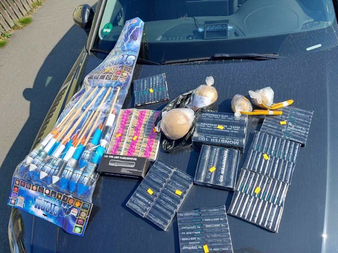 Waidhaus. Bundespolizisten vollstreckten drei Haftbefehle, sicherten sieben Kilogramm Pyrotechnik und führten Ermittlungen wegen Waffen- und Sprengstoffgesetzverstößen durch. Ein Bulgare entging dem Gefängnis, während andere Straftäter ihre Justizschulden beglichen bzw. Haftstrafen antraten.