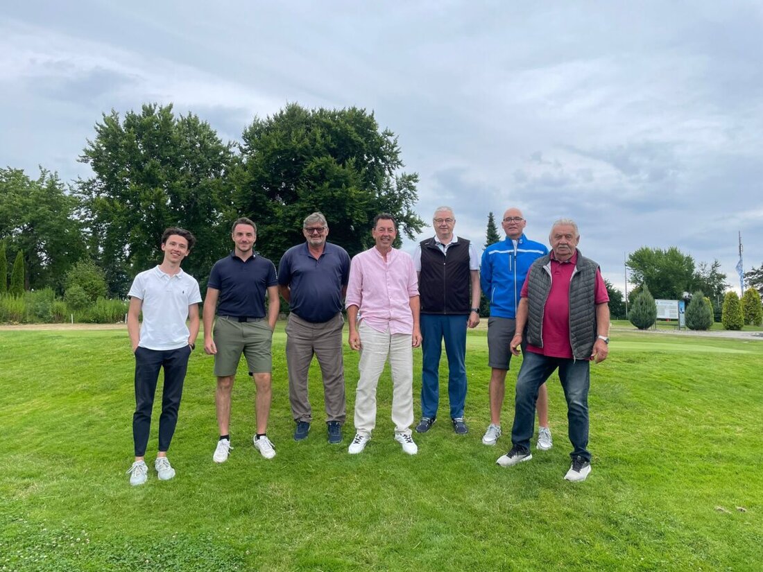 Schmidmühlen. Die Fahrenbach Trophy, ein beliebtes Golfturnier, fand am Golfplatz in Schmidmühlen mit beeindruckenden Leistungen statt. Sieger qualifizierten sich für das Endspiel in Fahrenbach, während Paul Cormann und andere in ihren Klassen gewannen.
