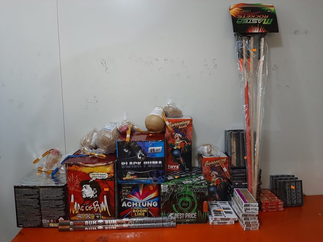 Waidhaus/Waldsassen. Über 74 Kilogramm Feuerwerkskörper haben Beamte der Bundespolizei Waidhaus in der Weihnachtszeit (23. bis 26. Dezember) sichergestellt.