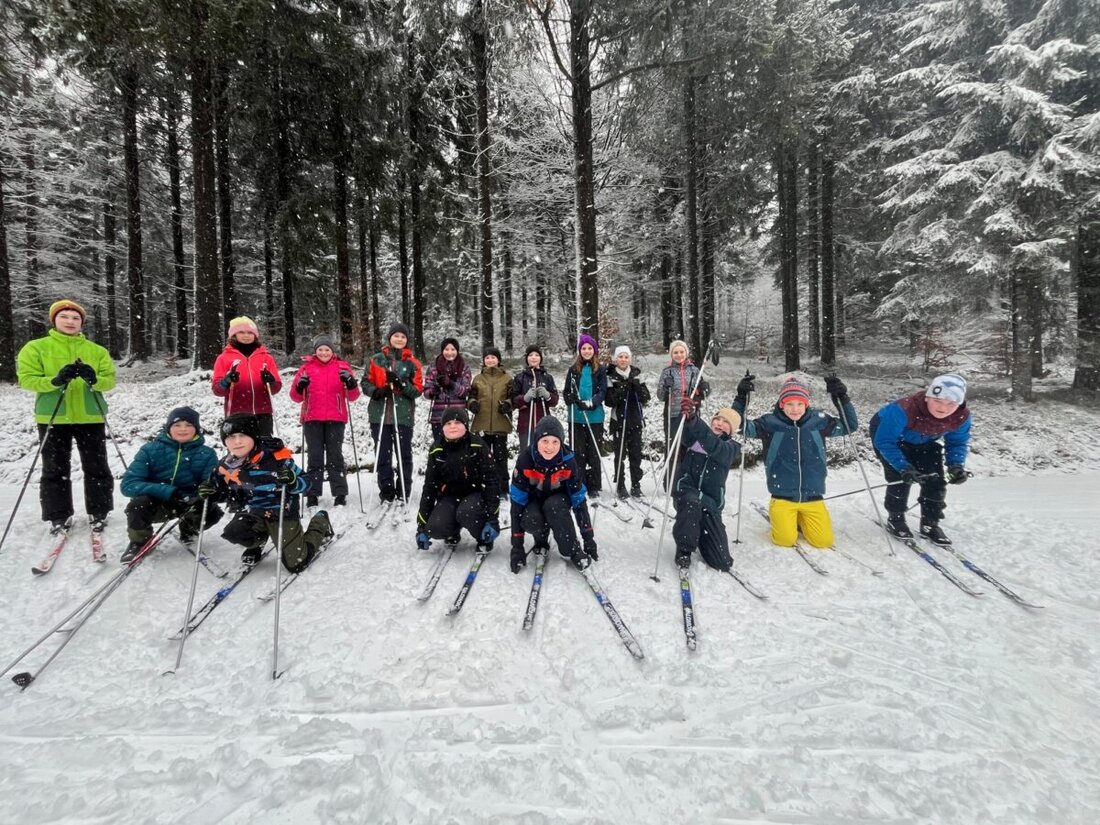 Silberhütte. 68 Schüler der Realschule Vohenstrauß nutzten perfekt präparierte Loipen an der Silberhütte für ihren Langlauftag. Die Veranstaltung förderte Fitness und Gemeinschaftsgefühl.