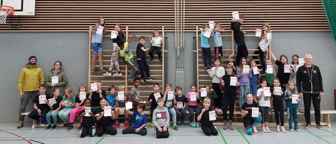 Kemnath. Kinder, Jugendliche und Erwachsene hatten die Möglichkeit, im August und September das Deutsche Sportabzeichen zu erwerben, wobei 50 von knapp 70 Urkunden übergeben wurden. Dabei wurden sechs bronzene, 27 silberne und 17 goldene Abzeichen verliehen.