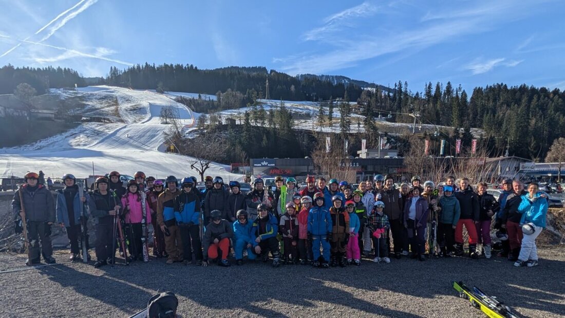 Flossenbürg. Die Tagesskifahrt des TSV Flossenbürg zum Wilden Kaiser war mit 50 Teilnehmern ein voller Erfolg. Es werden bereits Veranstaltungen wie ein Burglauf und eine Osteraktion geplant.