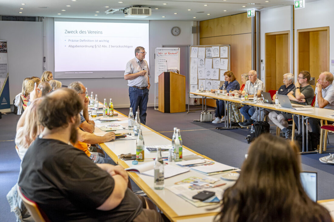 Amberg. Mit dem ersten Modul zur Vereinsführung ist die neue Amberger Vereinsschule im ACC erfolgreich gestartet. Die von der Freiwilligenagentur initiierte Reihe stößt mit 30 Anmeldungen auf Interesse und stärkt das Ehrenamt.