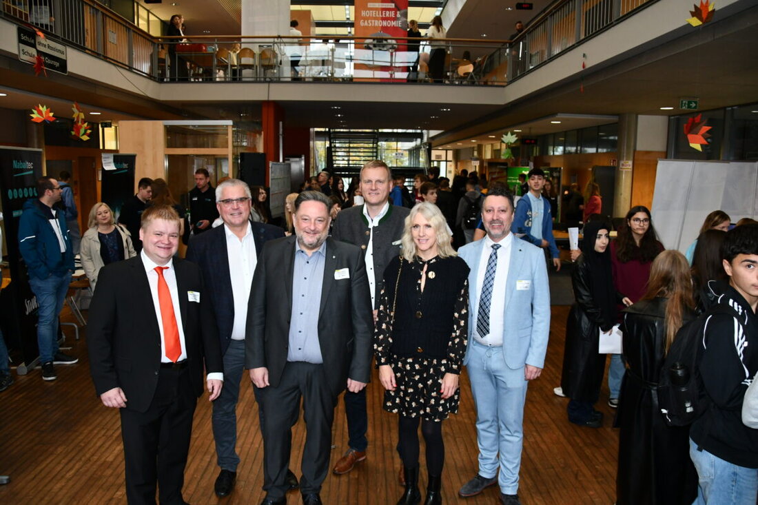 Burglengenfeld. Der achte Berufsinformationstag an der Sophie-Scholl-Mittelschule lockte mit über 70 Stationen rund 370 Schüler, die Einblicke in verschiedene Berufsfelder erhielten.