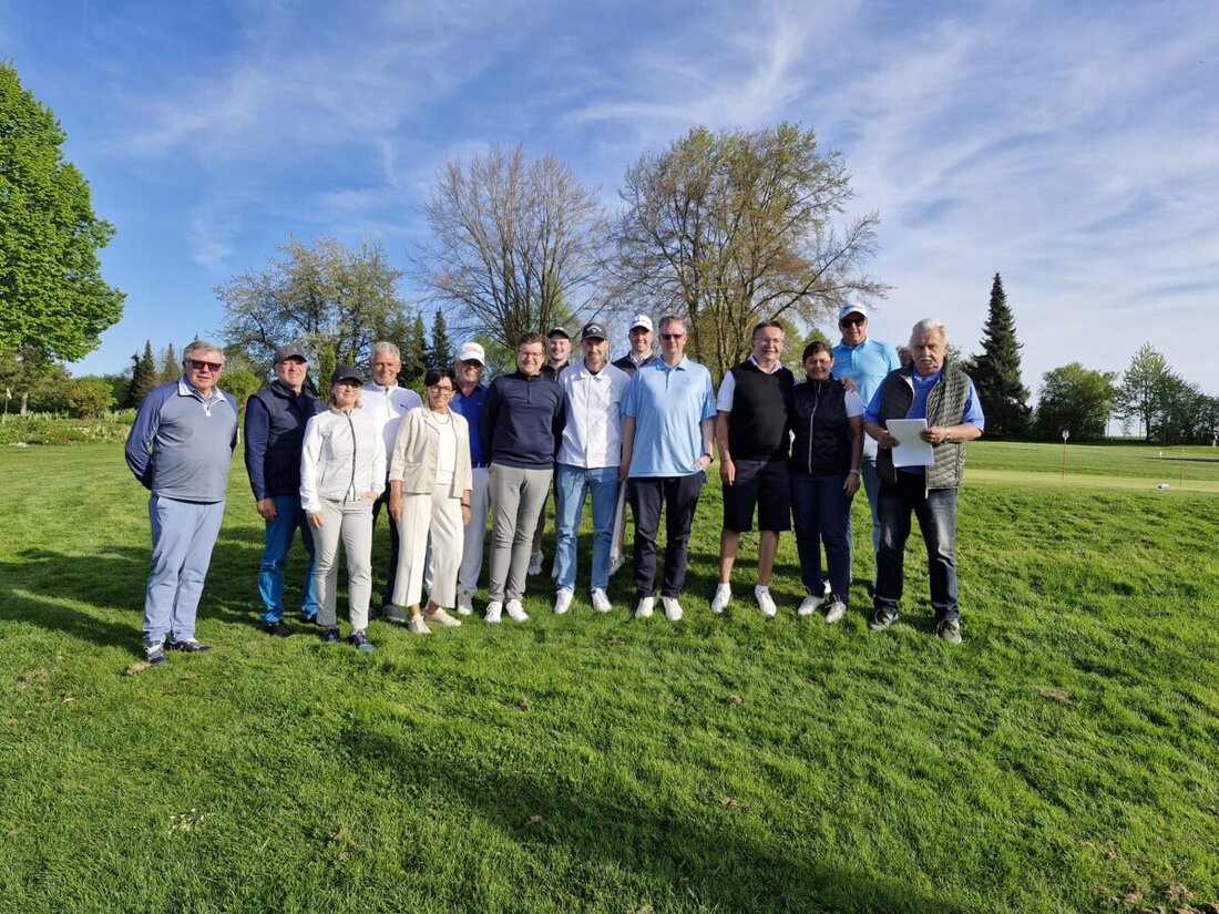 Schmidmühlen. Das 2er Scramble-Turnier im Golf und Landclub Schmidmühlen zog mit 84 Teilnehmern und guten Bedingungen viele Golfer an. Gewinner in der Bruttowertung waren Piskacek/Pfandl, während in der Nettoklasse A Feldmeier Cornelia und Feldmeier Reinhard vorne lagen.