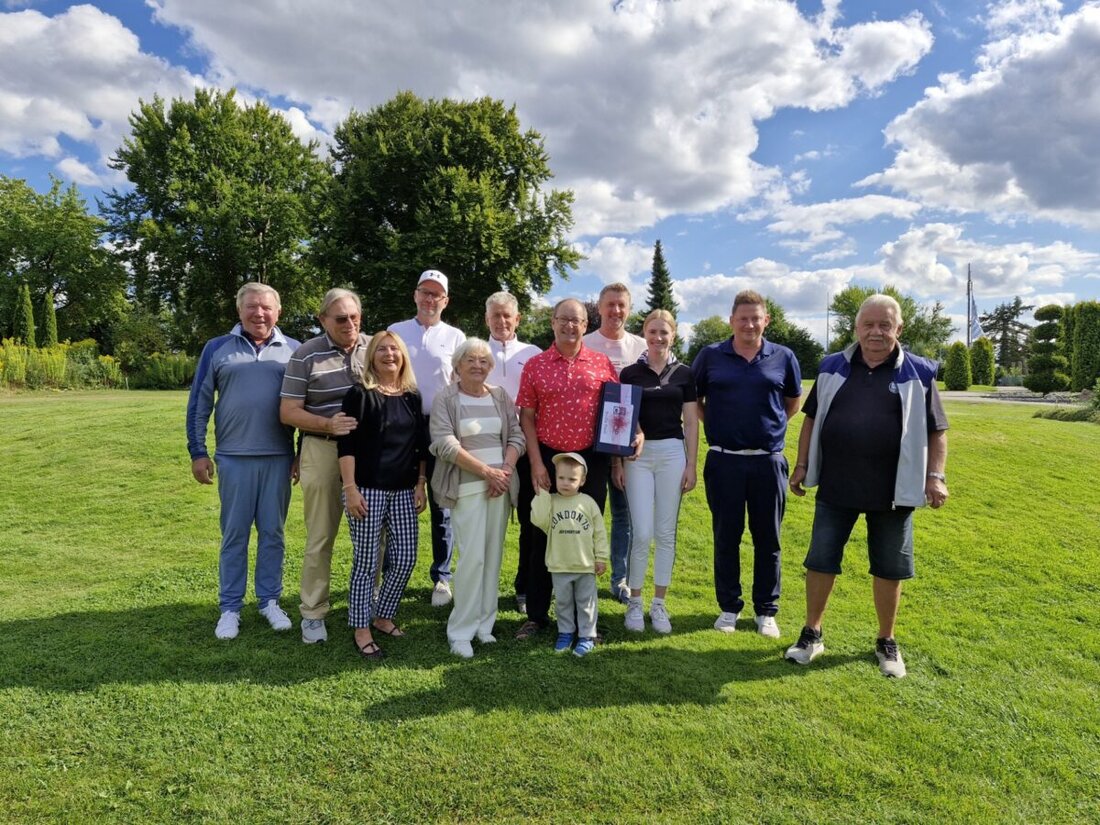 Schmidmühlen. Am Golf- und Landclub Schmidmühlen nahmen am 24. August 72 Golferinnen und Golfer an dem traditionell ausgetragenen Willy Schildt Gründerpokal teil. Dieses Turnier wird seit vielen Jahren zu Ehren des Clubgründers Willy Schildt am Theilberg veranstaltet. 