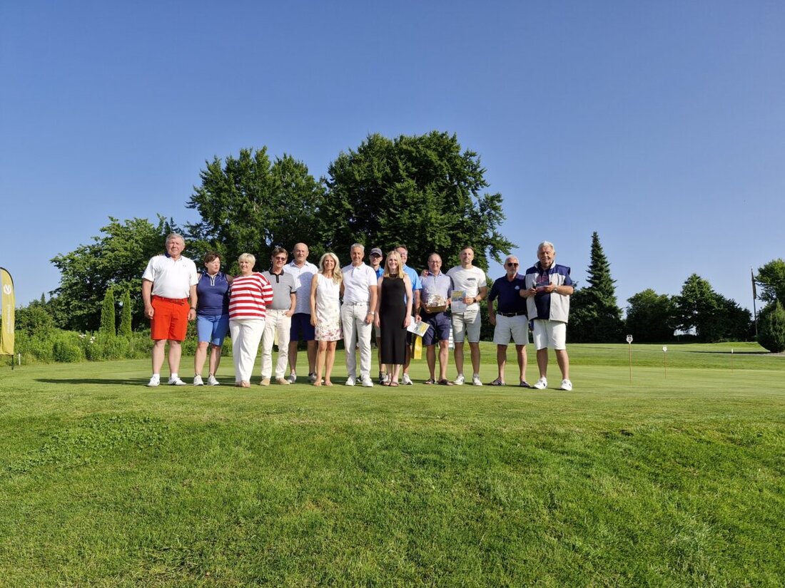 Beim 16. DVAG Turnier in strahlendem Sonnenschein trafen sich 65 Golfbegeisterte. Christian Müller dankte allen für das gelungene Event und Herbert Doleschal sowie Stefan Niedermeier gewannen die Reise nach Portugal.