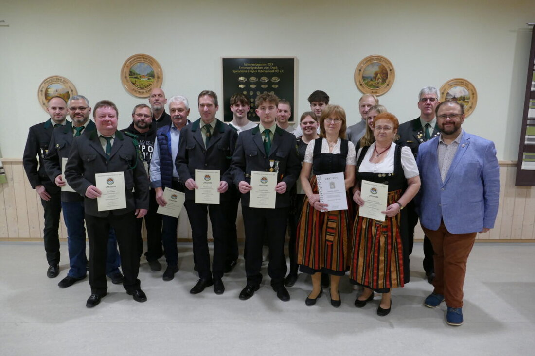 Kastl. Bei der Jahreshauptversammlung blickten die Sportschützen auf ein aktives Jahr mit 2.000 Ehrenamtsstunden, Umbauten und starken Ergebnissen zurück. Jugend und Teams glänzten sportlich; zudem gab es zahlreiche Ehrungen.