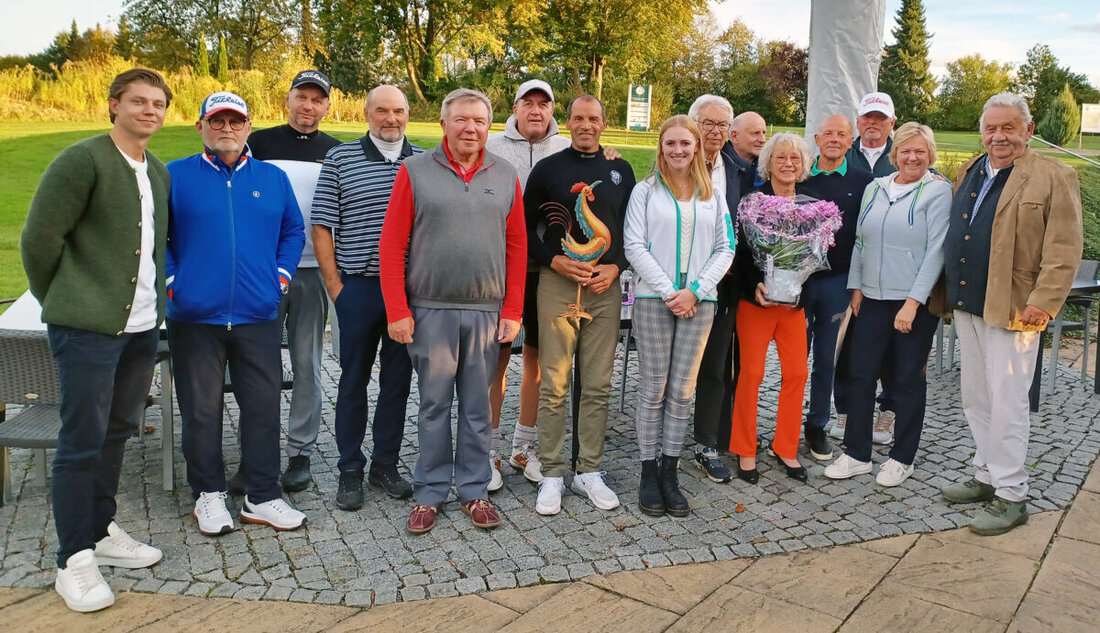 Schmidmühlen. Beim "Oktoberfest-Turnier 2024" im Golf- und Landclub Schmidmühlen siegten Laura Renner und Clarence Kern in den Brutto-Wertungen. Das Turnier zog 71 Teilnehmer an und fand bei größtenteils ruhigem Herbstwetter statt.
