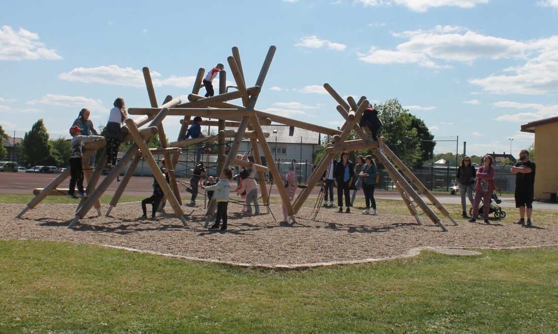 Pressath. Beim Schulfest der Grund- und Mittelschule Pressath gab es über 20 Aktionen, darunter Torwandschießen und eine Schulband, die für die Abschlussfeier übte.