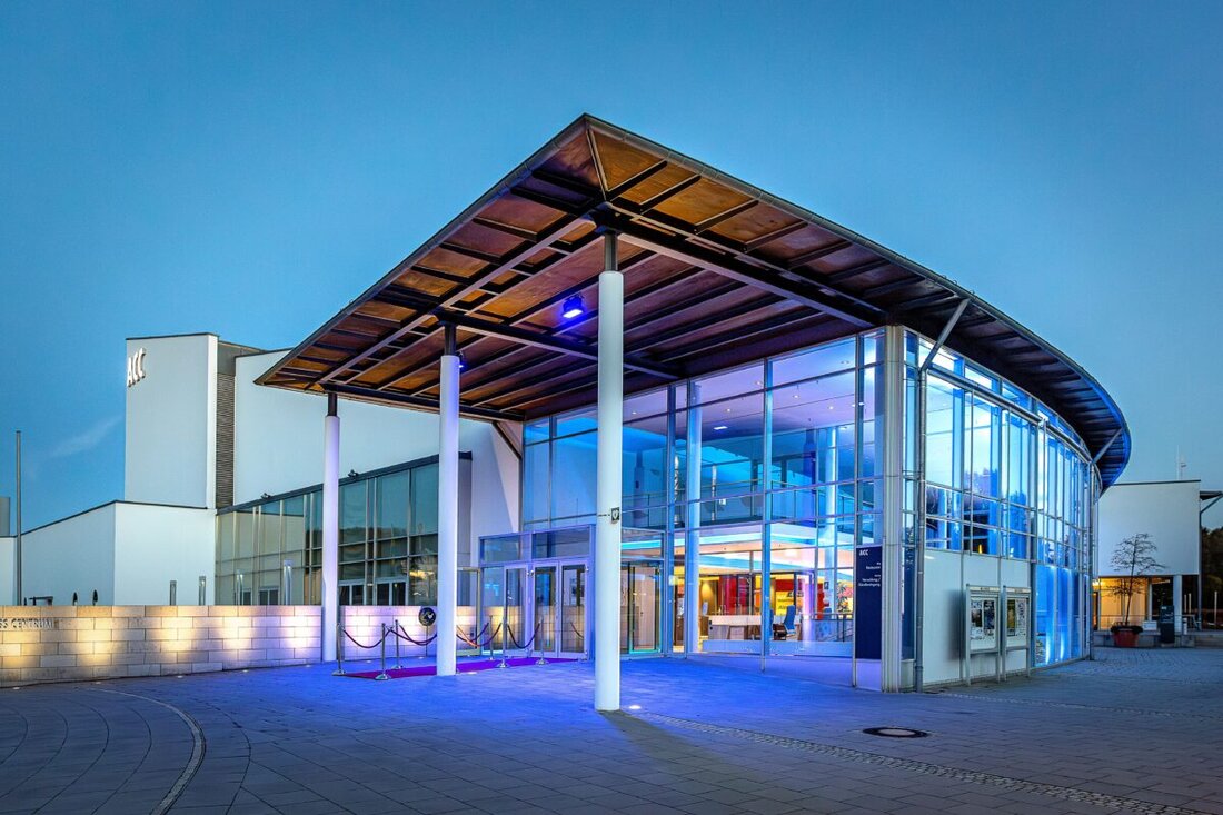 Amberg. Am 15. April feiert das Amberger Congress Centrum sein 30-jähriges Jubiläum. Seit der Eröffnung zählten über 8.000 Veranstaltungen 1,8 Millionen Gäste. Das ACC prägt Tagungen, Kultur und die Region.
