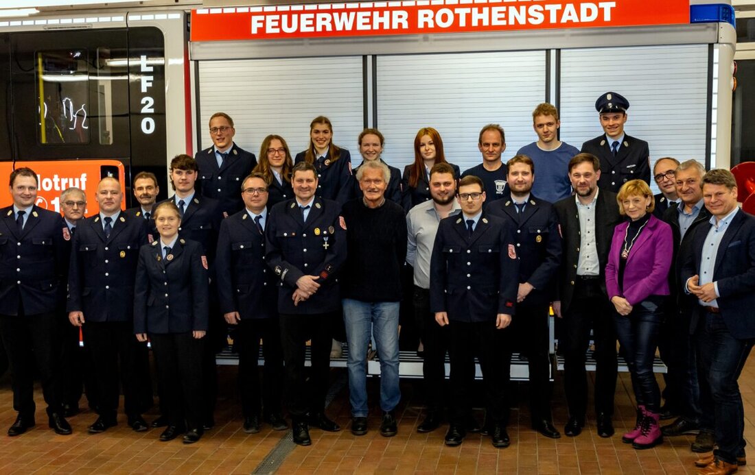 Rothenstadt. Die Feuerwehr Rothenstadt blickt auf ein erfolgreiches Jahr zurück, begrüßte neue Mitglieder und erneuerte ihren Fuhrpark. Die Mitgliederzahl stieg um 24 auf 335, erfolgreiche Nachwuchsarbeit wurde geleistet, und bei den Wahlen gab es einige Änderungen.