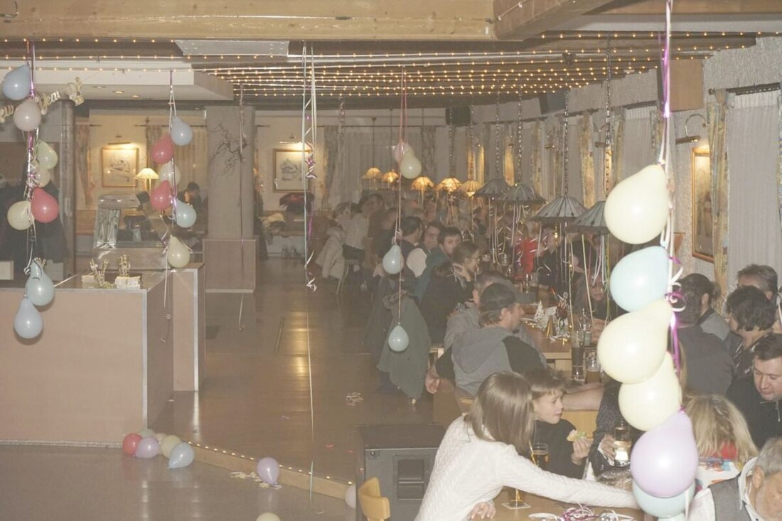 Eslarn. Mit dem großen Zuspruch bei der Silvesterparty sowie dem Tanztee am Sonntag wurde die „Kuch-Ära“ nach der Wiedereröffnung durch Jürgen und Florian Schmidt aus Waidhaus erfolgreich fortgeschrieben.