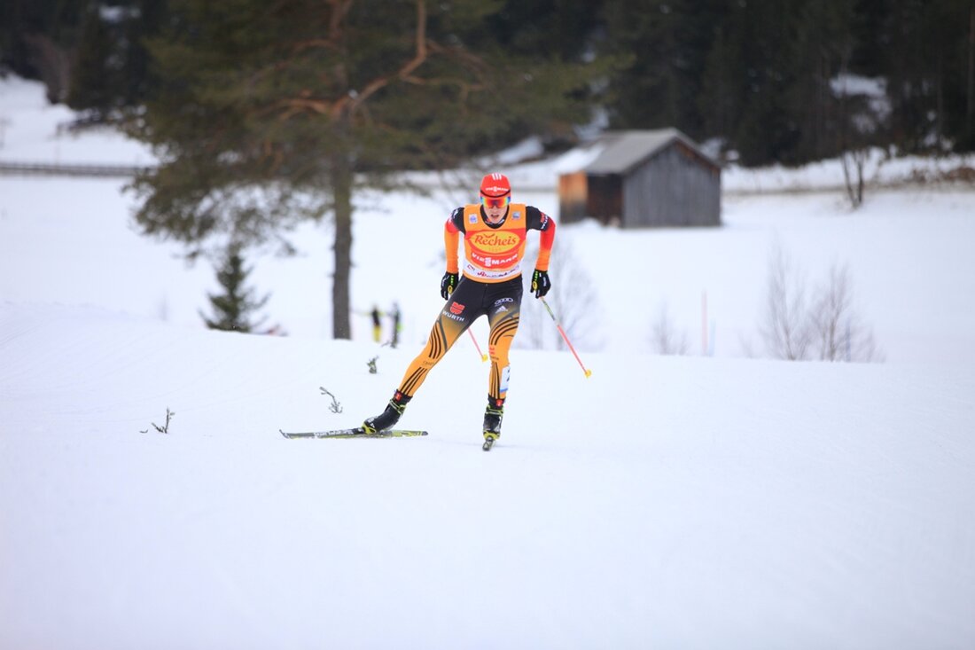 Flossenbürg. Eric Frenzel findet, der Wettkampf in Deutschland sollte wegen Schneemangels abgesagt werden. Der Klimawandel macht es für die Wintersportler nicht leicht. Trotzdem trainiert der Flossenbürger heute nochmal auf der [&hellip;]