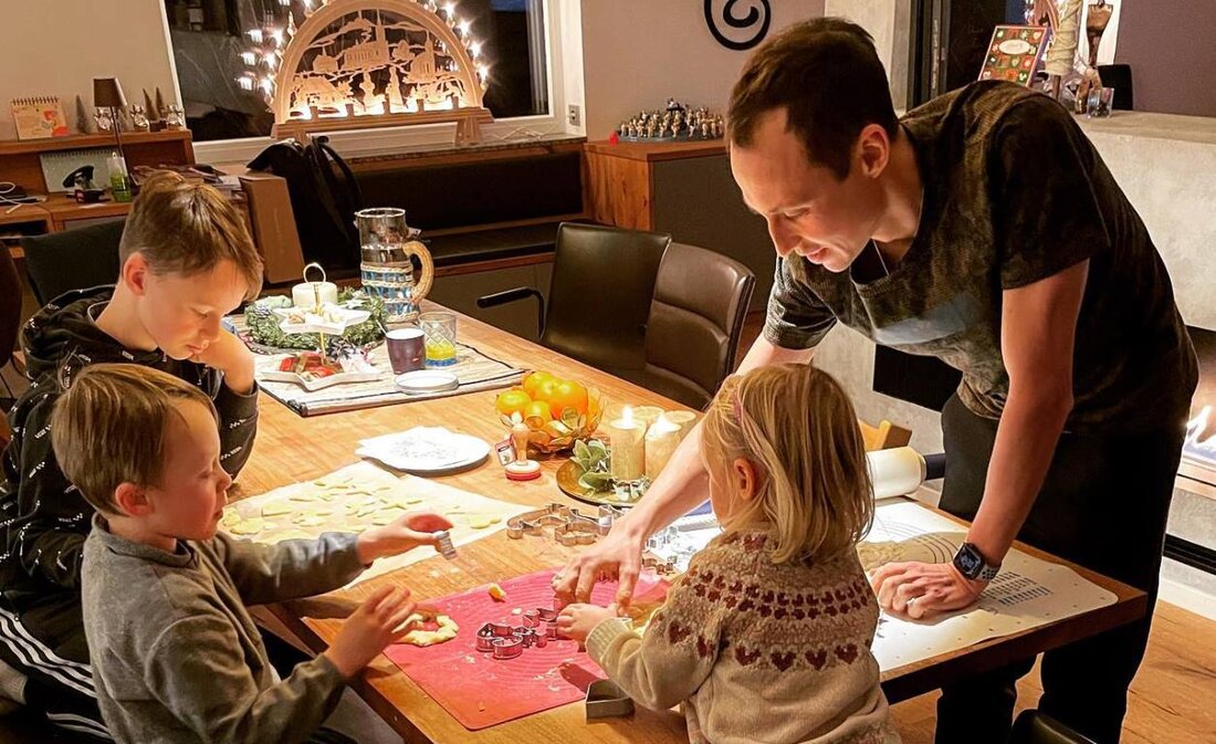 Flossenbürg. Backen in Flossenbürg statt Springen in Lillehammer. Eric Frenzel stellt das vor ganz andere Herausforderungen – mit Tochter Emma.  Von Eric Frenzel „Paaaaappaaa, Du machst das falsch, die dreieckigen [&hellip;]