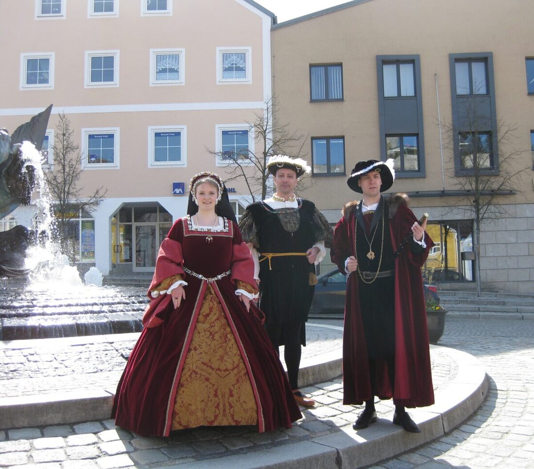 Burglengenfeld. Am 6. April 2025 bietet Burglengenfeld eine Erlebnis-Stadtführung mit den Pfalzgrafen Philipp und Ottheinrich, inklusive Einblicke in das Leben der Renaissance. 