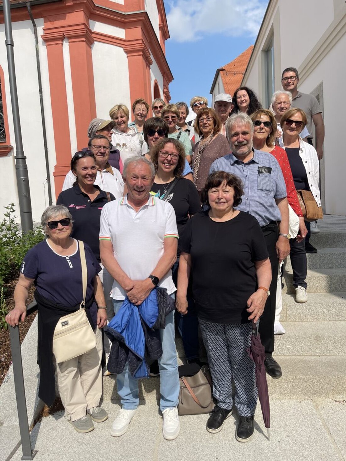 Tirschenreuth. Klaus Wendler organisierte einen Workshop zur "Erlebnisführung durch Tirschenreuth", der von Cornelia Stahl geleitet wurde und historische Orte sowie die "Schmellerpraline" umfasste. Lehrer nahmen viele Anregungen für ihren Unterricht mit.