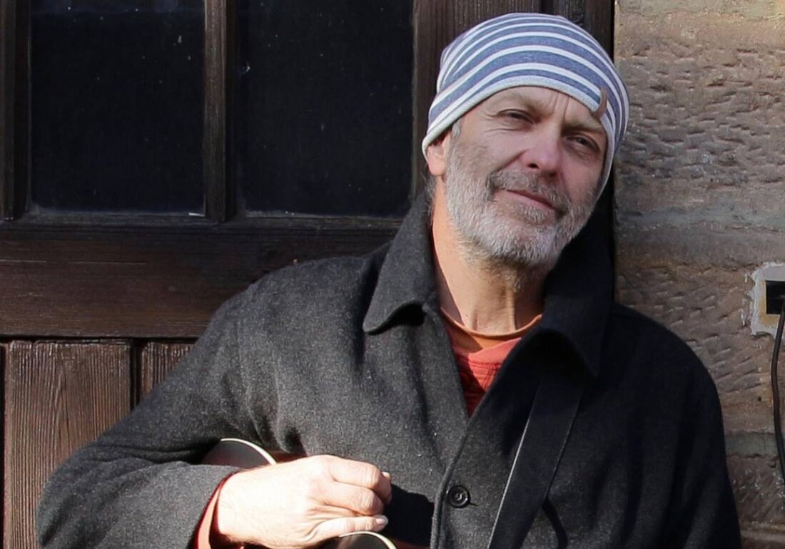 Schirnding. Markt Schirnding präsentiert im Schirnding, Gemeindezentrum eine Konzertlesung mit Siegfried Michl, der Literatur und Livemusik zwischen Volksmusik, Pop und Liedermacherei verbindet und das Publikum mit Humor, Dialekt und Tiefgang begeistert. Ein Ticket gibt es auf okticket.de.