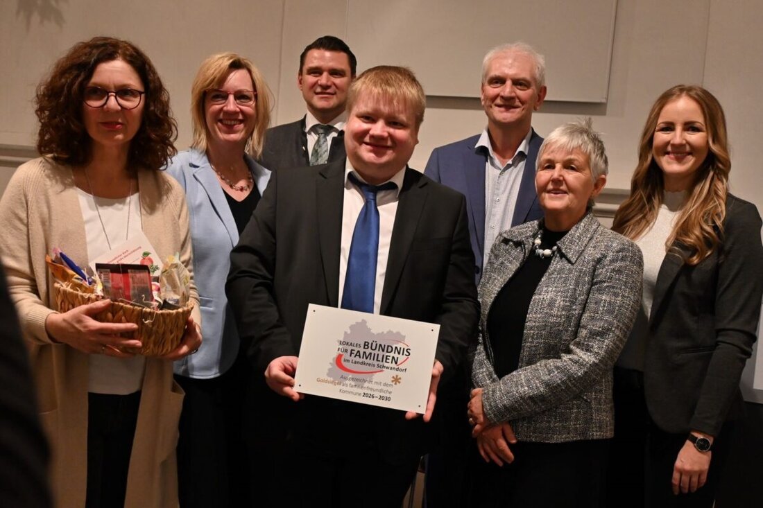 Burglengenfeld. Die Stadt erhält erneut das Goldsiegel als familienfreundliche Kommune im Wettbewerb Familienfreundlicher Landkreis. Unter 18 teilnehmenden Kommunen überzeugte Burglengenfeld mit Angeboten für Familien.