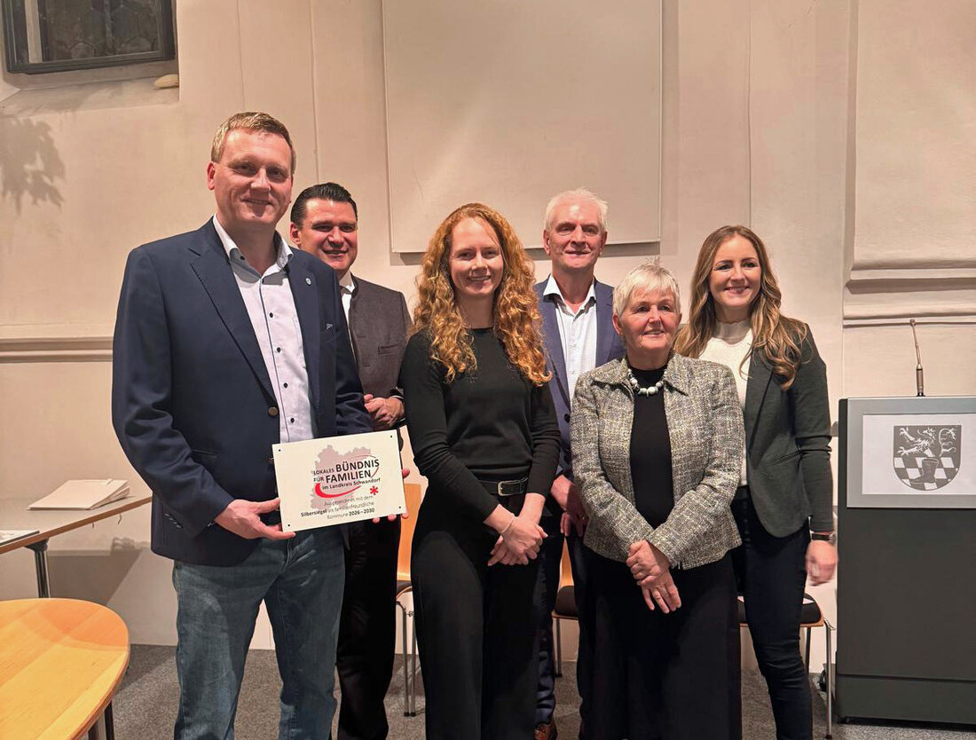 Maxhütte-Haidhof. Die Stadt wurde erneut als familienfreundliche Kommune ausgezeichnet und erhielt beim Festakt das Silber-Siegel. Gelobt wurden die starke Kinderbetreuung, Ferienangebote und das Miteinander aller Generationen.