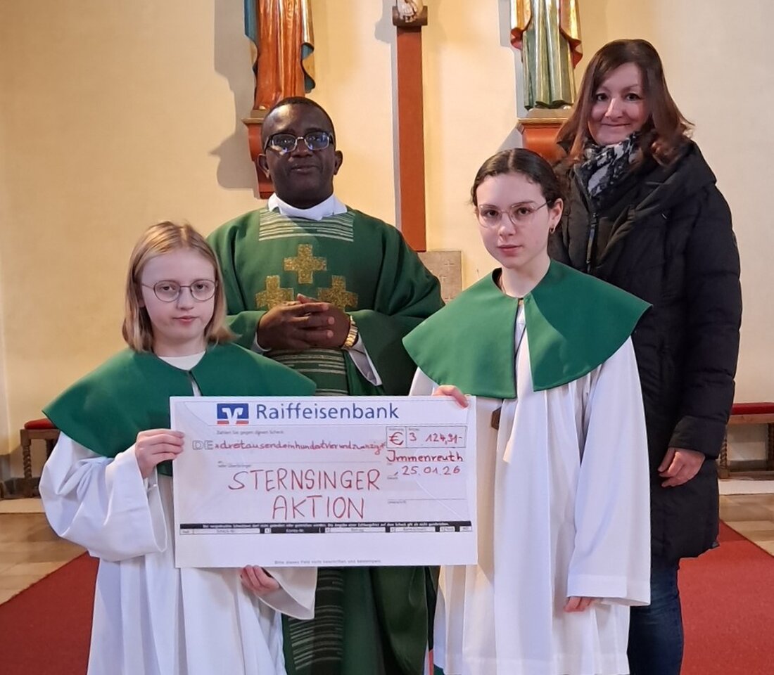 Immenreuth. Ein erneutes Rekordergebnis an Spenden konnten die Sternsinger vor Kurzem an Pfarrvikar Dr. Linus übergeben. Die Sternsingergruppen sammelten zu Jahresbeginn rund um das Dreikönigsfest stolze 3.124,31 Euro für das Kindermissionswerk.