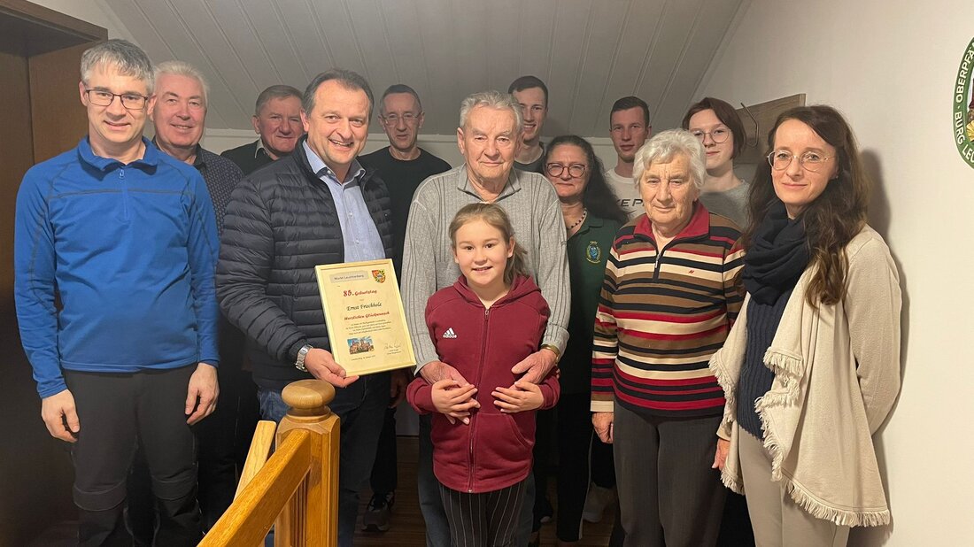 Lückenrieth. Ernst Frischholz feierte am Tag seines 85. Geburtstags mit Familie, Bürgermeister und Vereinsvertretern.