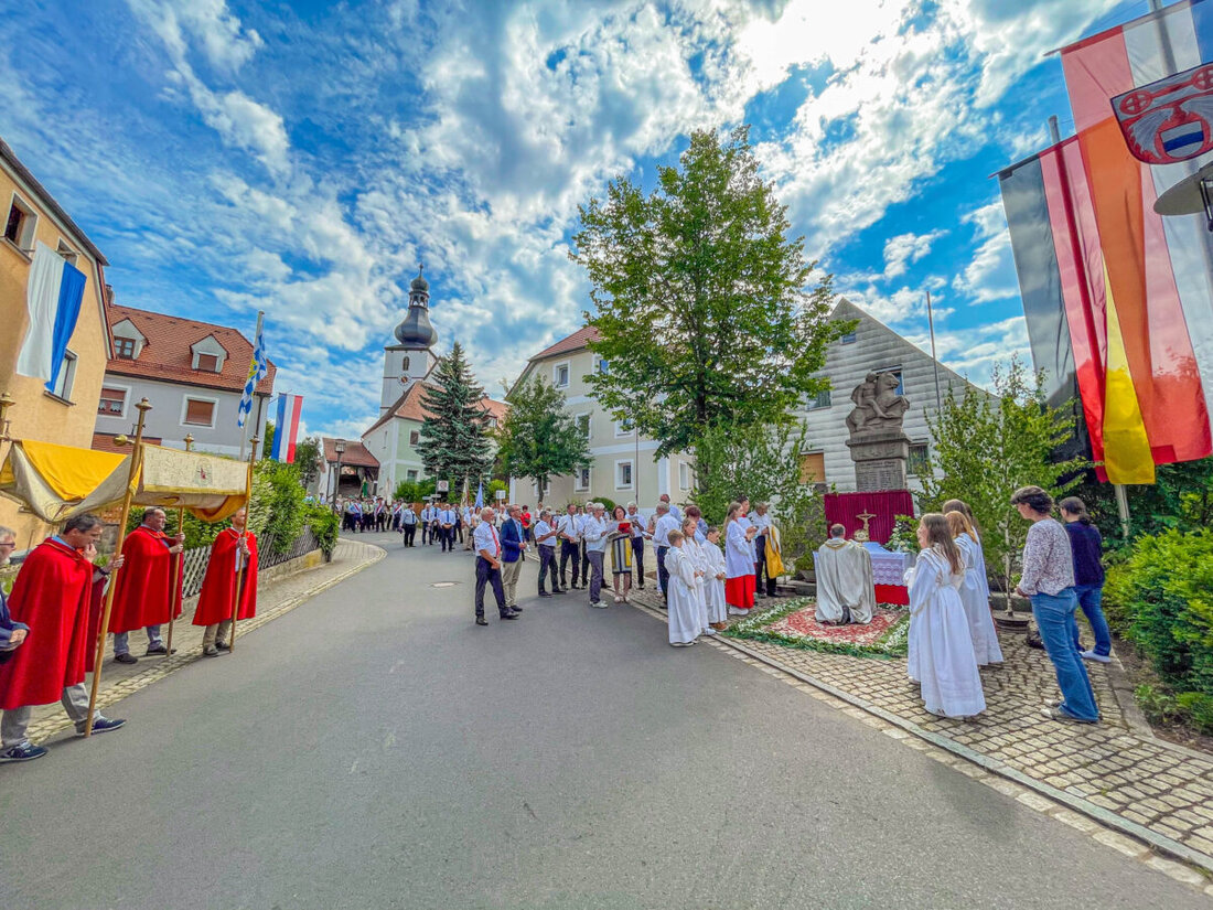 Kastl. Der Glaube prägte das bäuerliche Leben stark, mit kirchlichen Feiertagen als wichtige Meilensteine. Der Historische Erntedankzug am 14. September macht diese Traditionen erlebbar.