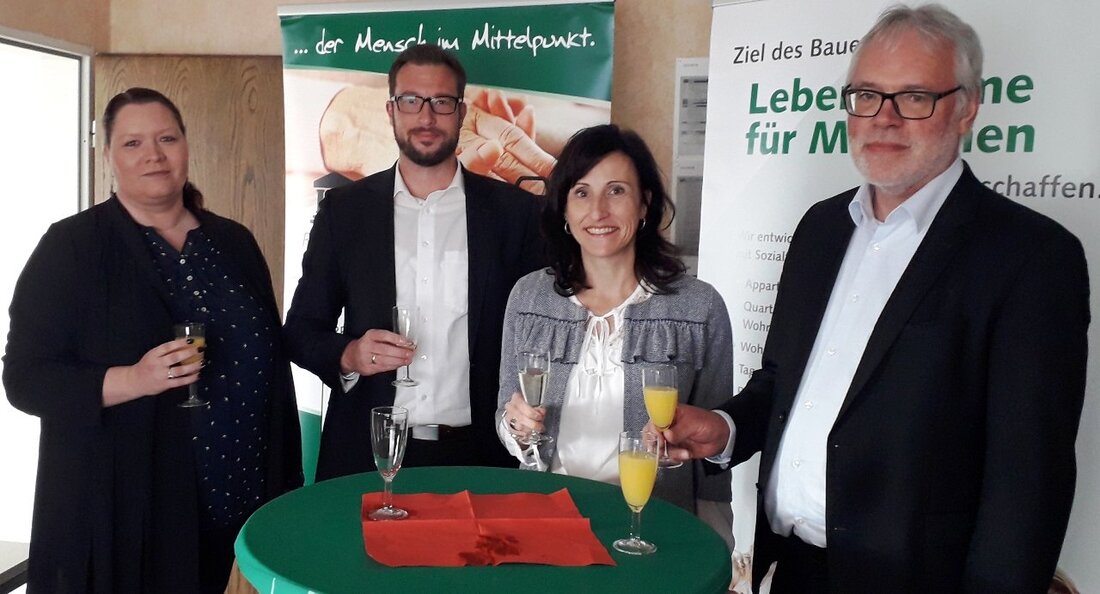 Parkstein. Das Beratungsbüro für das neu geplante Senioren-Servicehaus Parkstein ist offiziell eröffnet! Direkt neben der aktuellen Baustelle in der “Raiffeisenstraße 2” können sich künftig Interessierte über die verschiedenen Angebote und die [&hellip;]