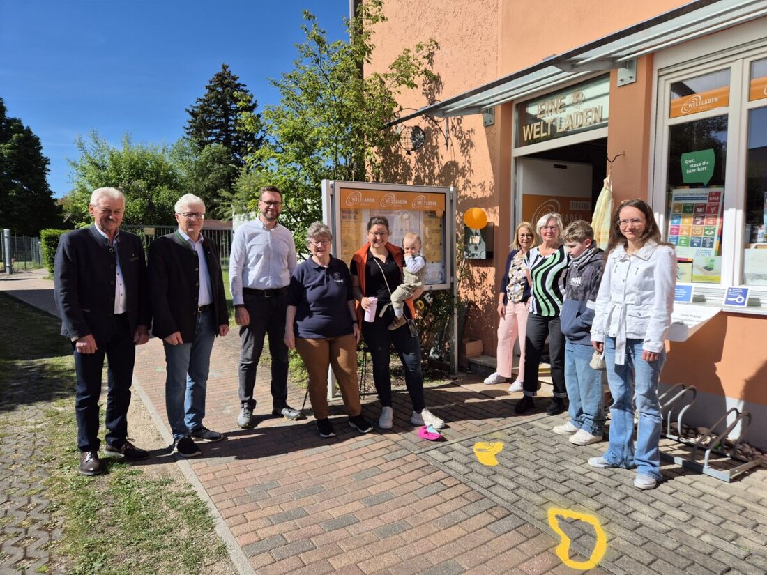 Teublitz. Am 10. Mai zum Weltladentag wurde in Teublitz der "Weg der Hoffnung" zum EineWeltLaden eröffnet, um auf fairen Handel aufmerksam zu machen. Veranstaltet vom EineWeltLaden Teublitz e.V., betont die Aktion die Bedeutung von nachhaltigem Konsum und globaler Gerechtigkeit.