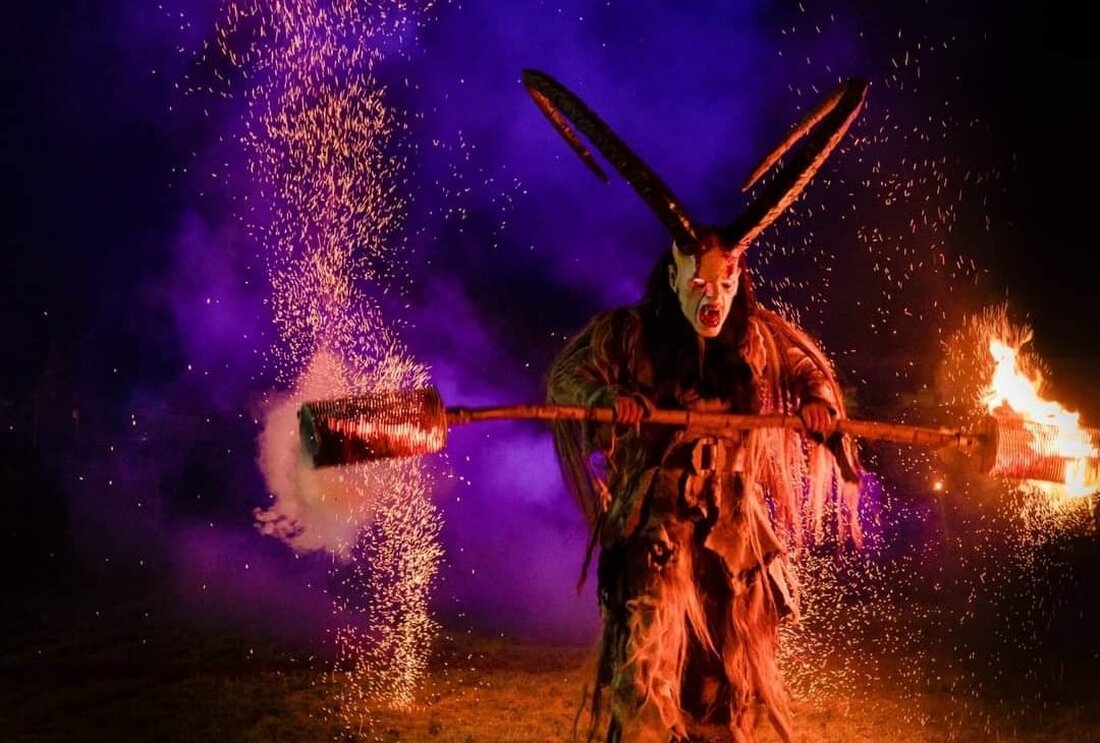 Fischbach. Am 29. Dezember 2024 findet die 1. Fischbacher Rauhnacht statt, eine Veranstaltung voller Mystik und Magie. Der Eintritt kostet für Erwachsene sechs Euro und für Kinder ab 10 Jahren drei Euro, Kinder unter 10 sind frei.