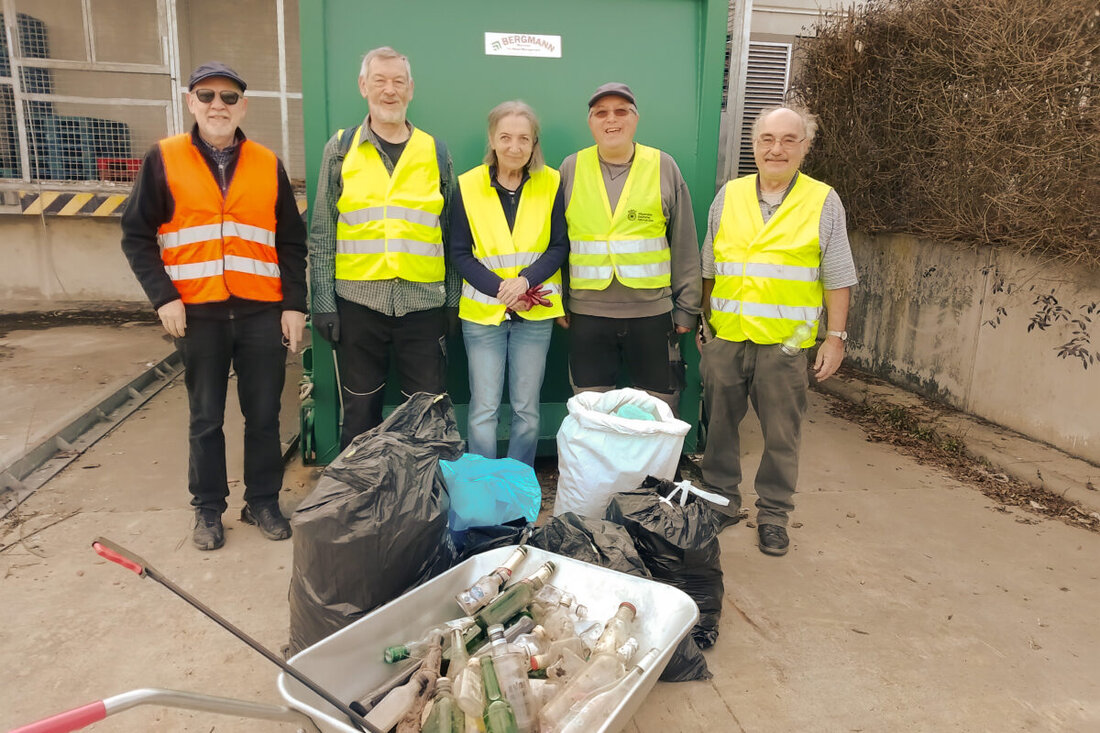 Amberg. Sechs Mitglieder des Bund Naturschutz starteten 2026 die erste Müllsammelaktion der Abfallberatung und säuberten das Umfeld des Kaufland. Die Stadt stellt Material und ein kleines Brotzeitgeld. Gruppen können sich melden.
