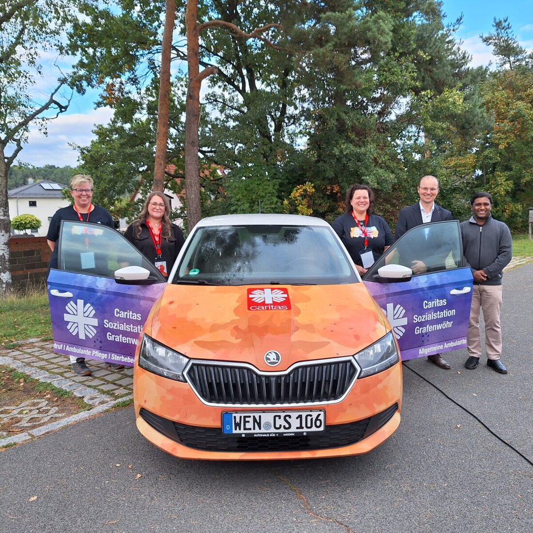 Grafenwöhr. Die Caritas stellte die neue Ambulante Palliativversorgung, erstmals im Landkreis, vor, die am 1. Oktober startet, und enthüllte sowie segnete das Einsatzfahrzeug.