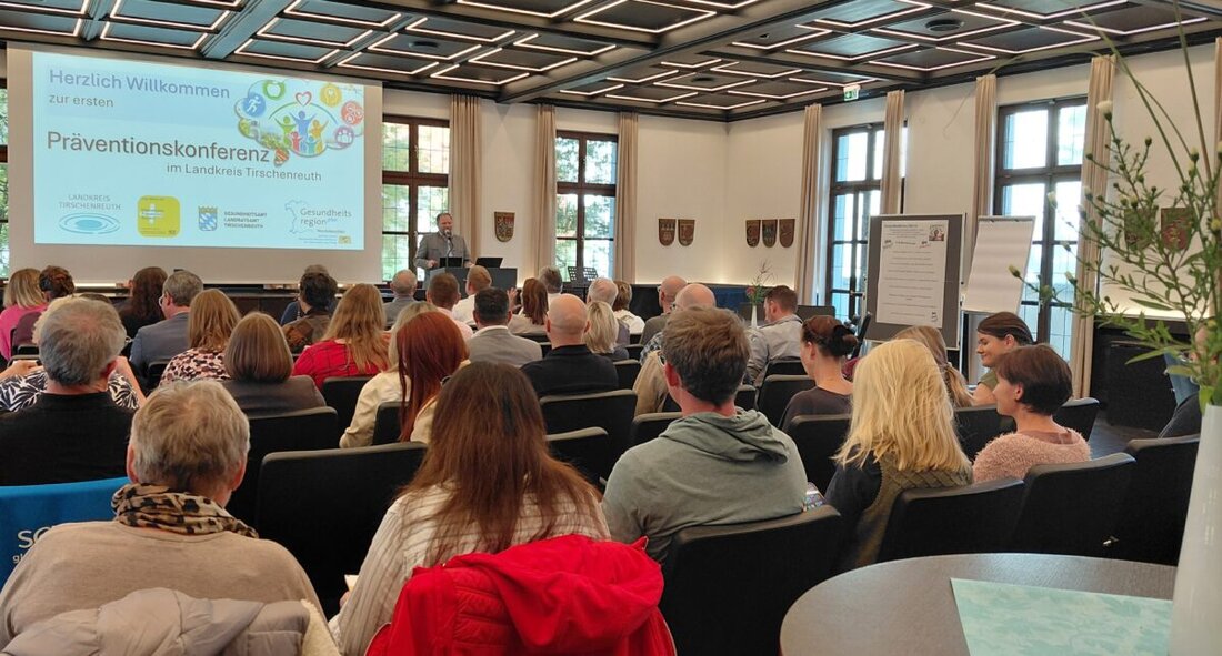 Tirschenreuth. Bei der ersten Präventionskonferenz im Landkreis Tirschenreuth entwickelten rund 50 Teilnehmende im World Café Ideen, wie Gesundheitsförderung besser vernetzt und gestärkt werden kann.