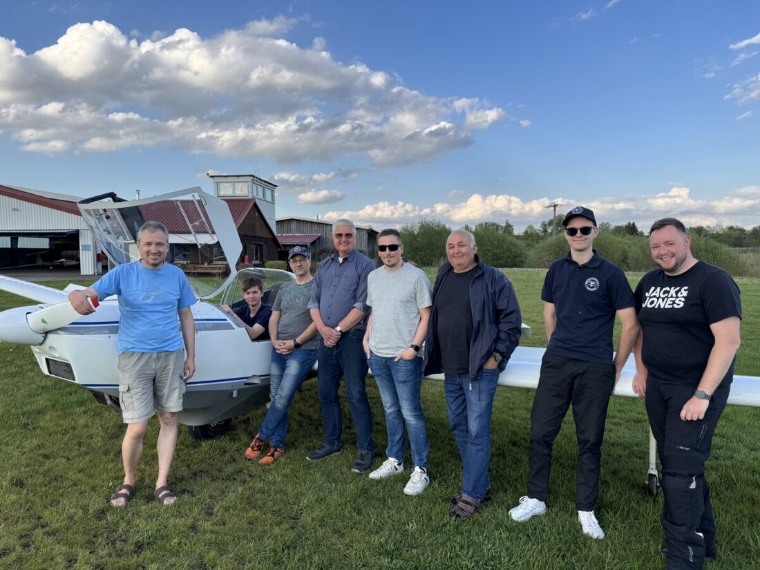 Tirschenreuth. Beim Segelflug-Club Stiftland läuft die Ausbildung auf Hochtouren: Flugschüler Felix Schmidkonz absolvierte seinen ersten Alleinflug im Motorsegler. Zugleich bereitet der Verein sein 75-jähriges Jubiläum vor.