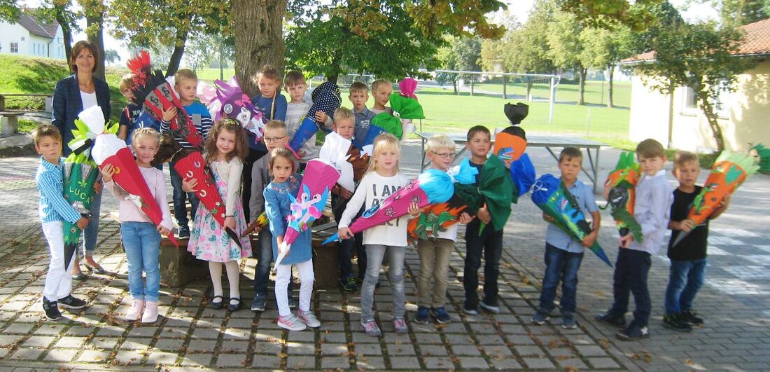 Püchersreuth. „Der heutige Tag ist ein ganz besonderer für euch: euer erster Schultag! Wir freuen uns schon sehr auf euch!“ Konrektorin Elisabeth Kroeker konnte 18 Schulanfänger in der Grundschule Püchersreuth [&hellip;]