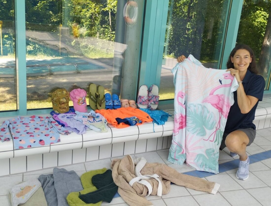 Amberg. Erstmals findet vor dem Hockermühlbad ein Fundsachen-Flohmarkt für Schwimmartikel statt – am 7. Juni 2026 von 9 bis 12 Uhr, ohne Eintritt. Der Erlös unterstützt die Tierauffangstation Das Nest in Hahnbach.