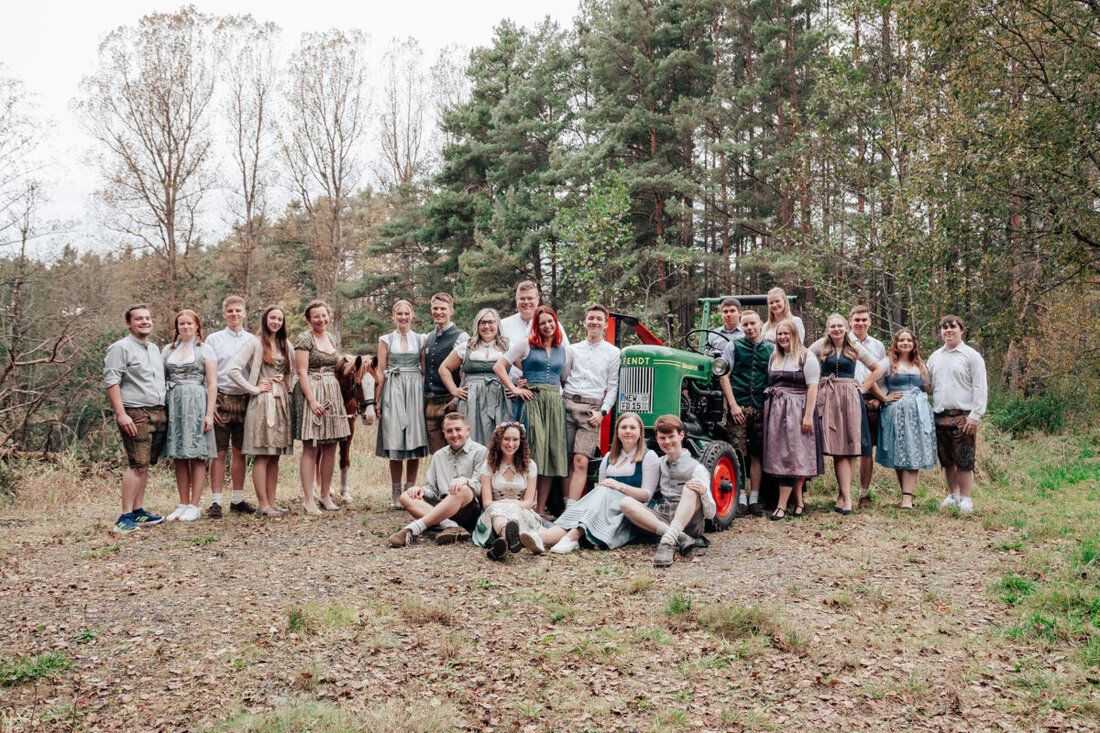 Kaltenbrunn. Zur Martini-Kirwa am Wochenende tanzen erstmals zwölf Paare den Kirwabaum aus,
