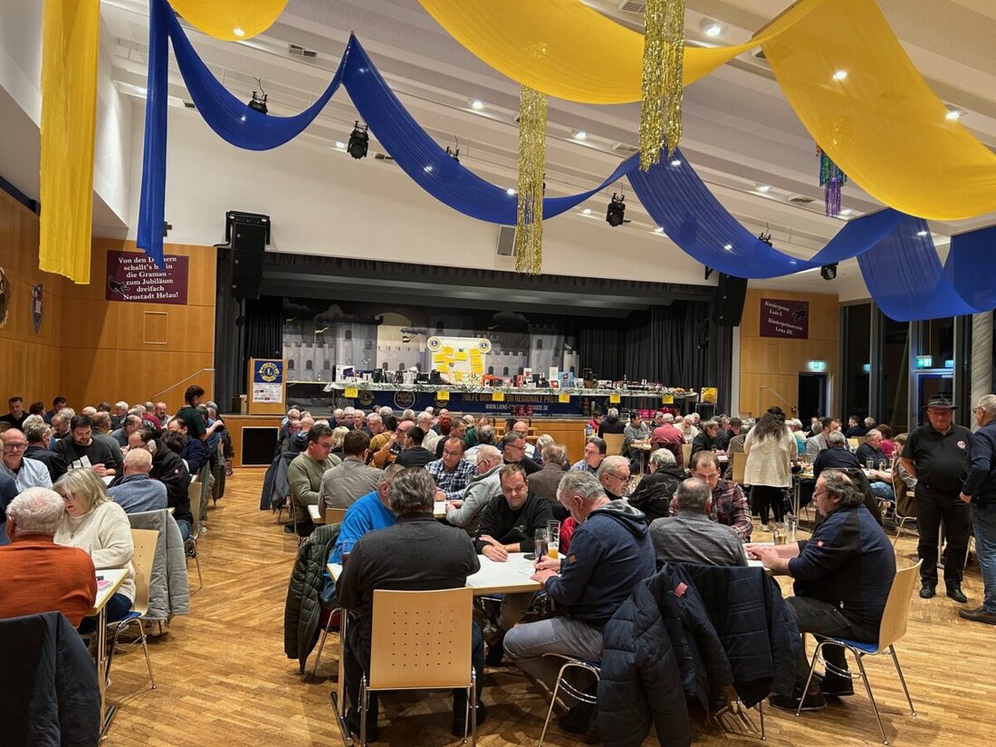 Neustadt/WN. Am 23. Januar 2026 füllte das erste Benefiz-Preisschafkopfturnier der Lions Clubs die Stadthalle mit 184 Spielerinnen und Spielern. Der Erlös kommt sozialen Projekten zugute.
