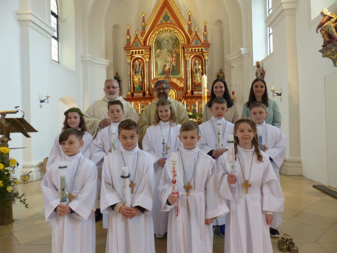 Leuchtenberg. Eine festliche Erstkommunion erfüllte St. Margareta mit Leben, Liebe und Zuversicht. Neun Kinder empfingen am Weißen Sonntag erstmals die Kommunion, begleitet von Pater Jo Jovilla und Diakon Ulrich Wabra.