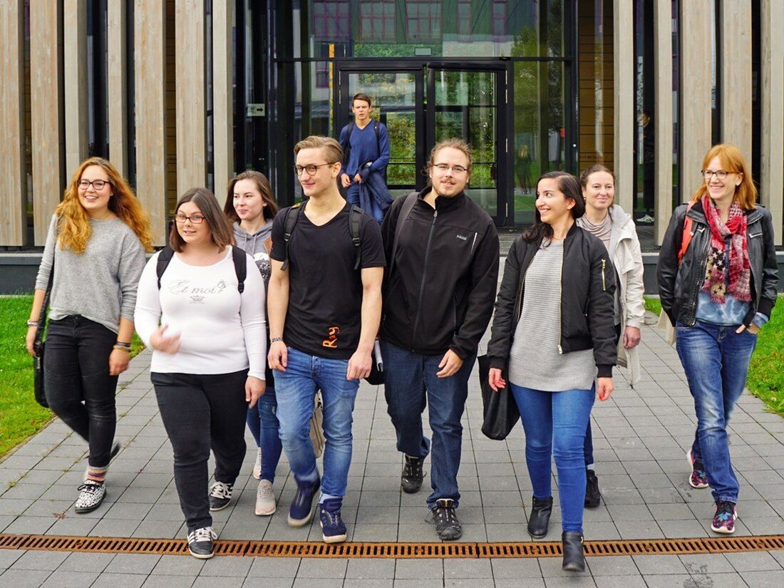 Weiden/Amberg. Das Studium startet mit dem Vorlesungsbeginn? Nicht ganz. Viele StudienanfängerInnen nutzen die Zeit vor dem ersten Semester, um ihr Wissen gezielt aufzufrischen. Die OTH Amberg-Weiden bietet ab September dafür zahlreiche [&hellip;]