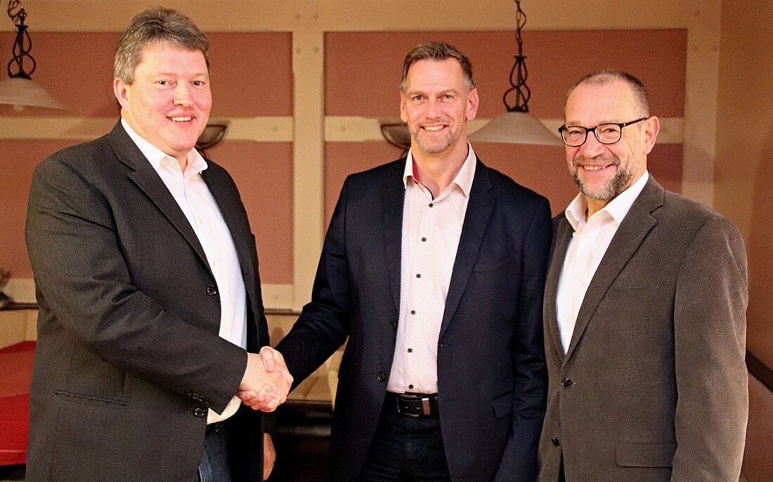 Eschenbach. Thomas Riedl (56) heißt der Bürgermeisterkandidat der Freien Wähler in Eschenbach. Die Mitglieder nahmen den Vorschlag an und nominierten den Sparkassenfachwirt einstimmig. Er führt die Liste mit den insgesamt [&hellip;]